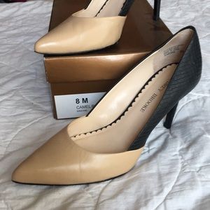 Audrey Brooke Simone Pump - Camel/Black